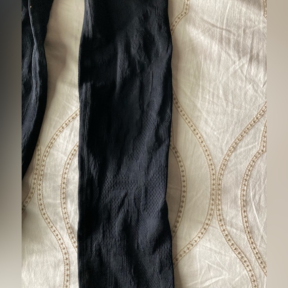 Fabletics Women's High Waisted Seamless Mesh Seamless Leggings - Picture 10 of 12